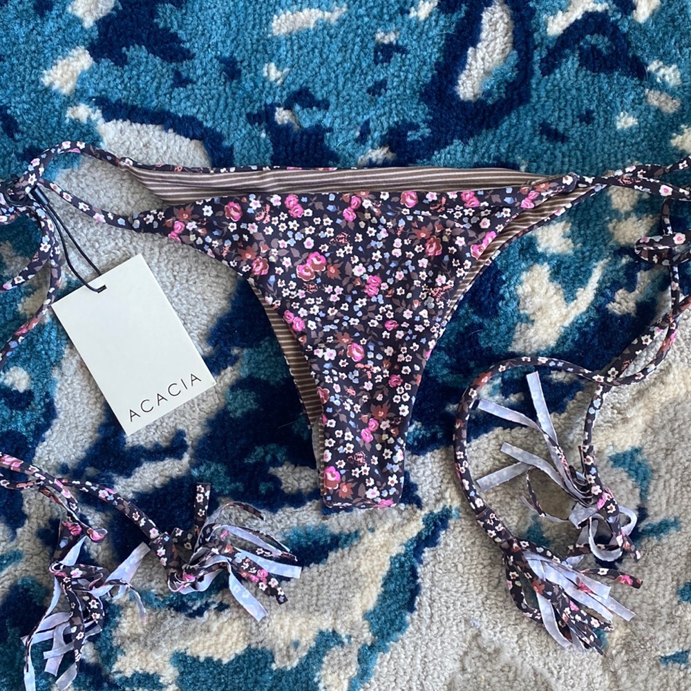 Acacia Bottoms